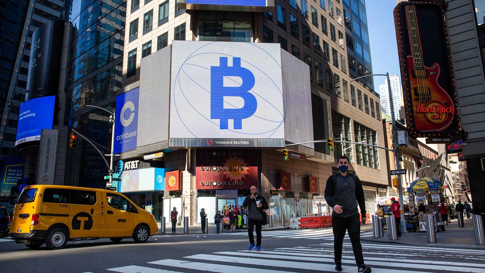 Monitors display Coinbase and Bitcoin signage at the Nasdaq in NYC. Photo by Bloomberg