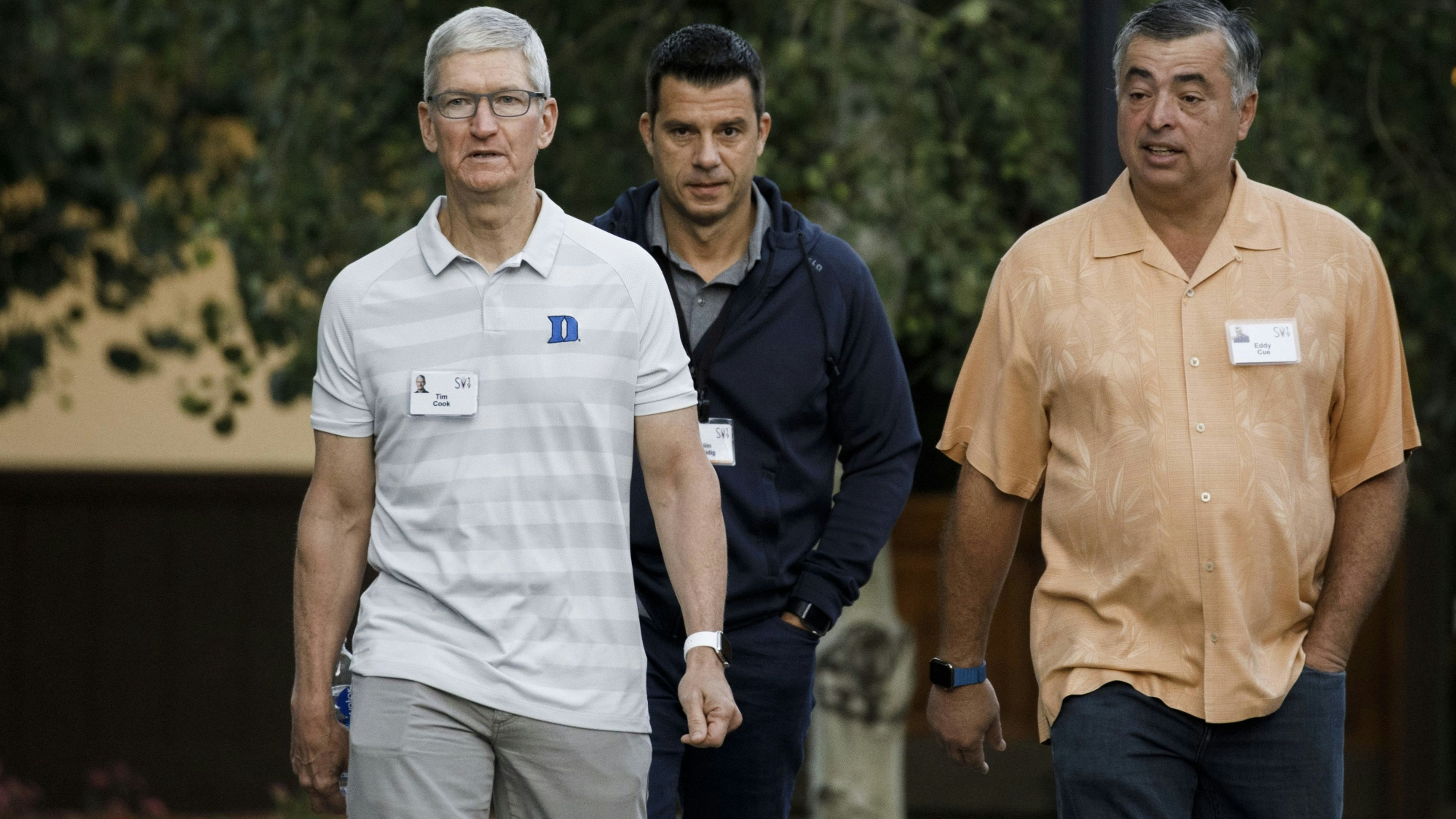 Apple CEO Tim Cook and executive Eddy Cue during the 2019 Allen & Co conference in Sun Valley. Photo by Bloomberg.