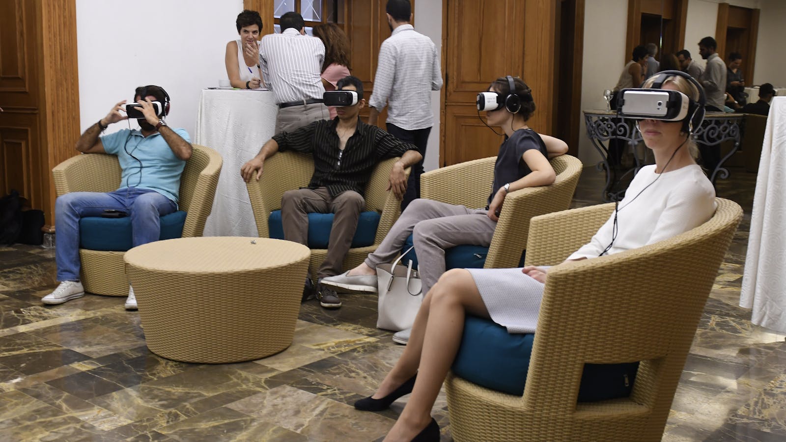 People using VR to see scenes of Syrian cities being shelled. Photo by AP