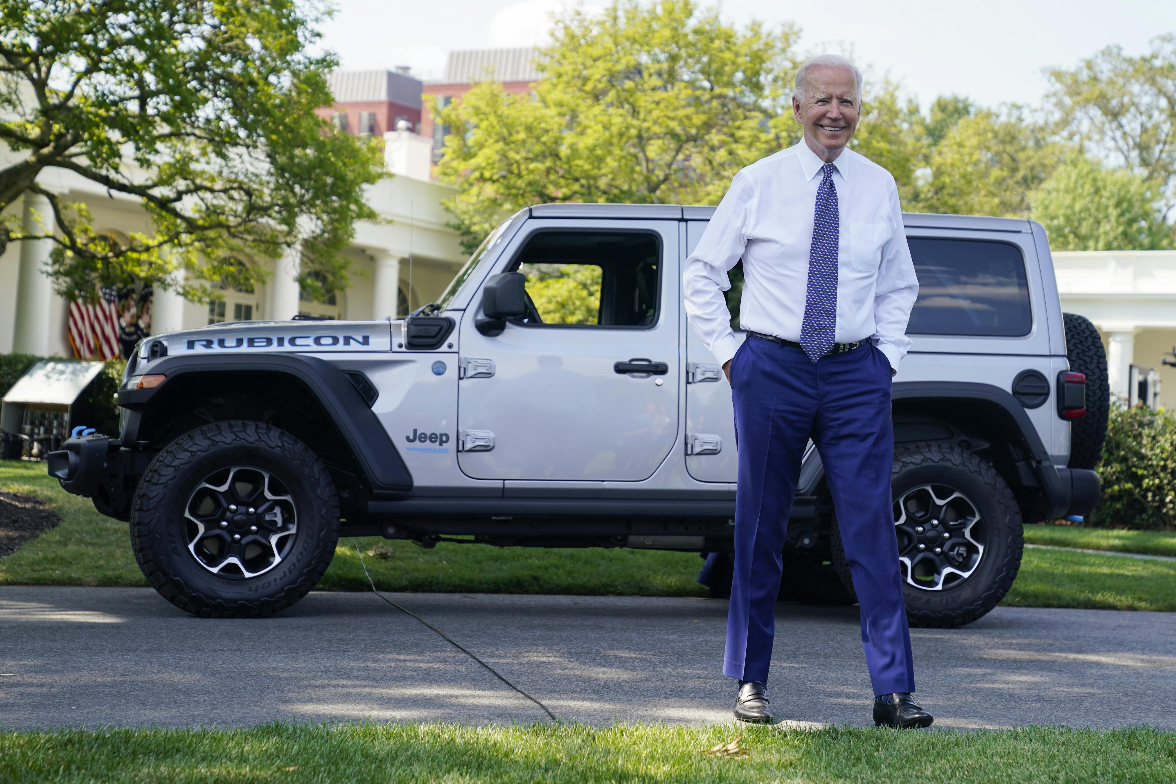 The Electric Flash Analysis: Democrats Have Suddenly Gone Vague on EVs and Batteries