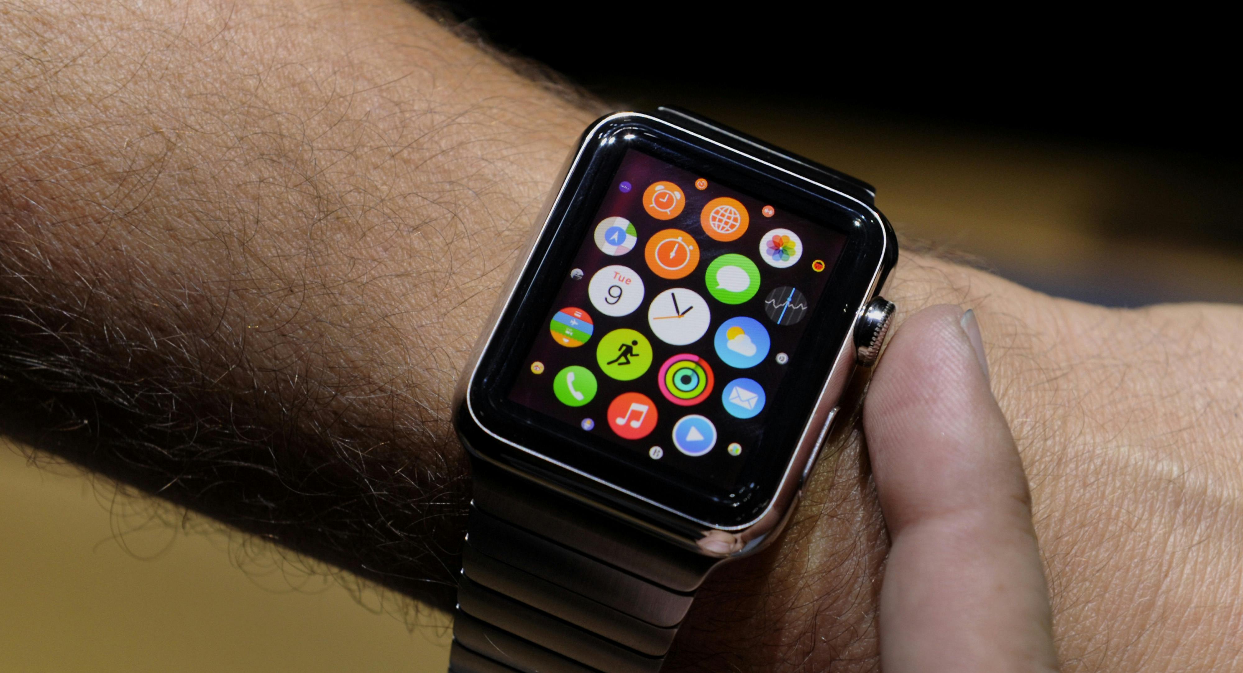 Apple’s Smartwatch Faces Hurdles With Health Sensors