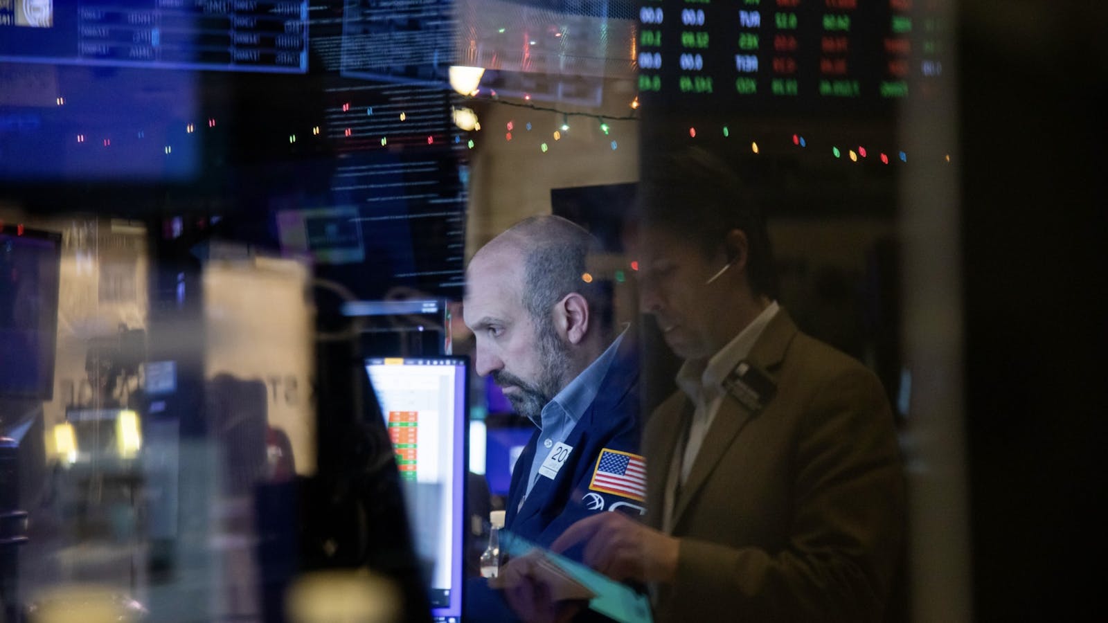Traders on the floor of the New York Stock Exchange on Monday. Photo by Bloomberg.