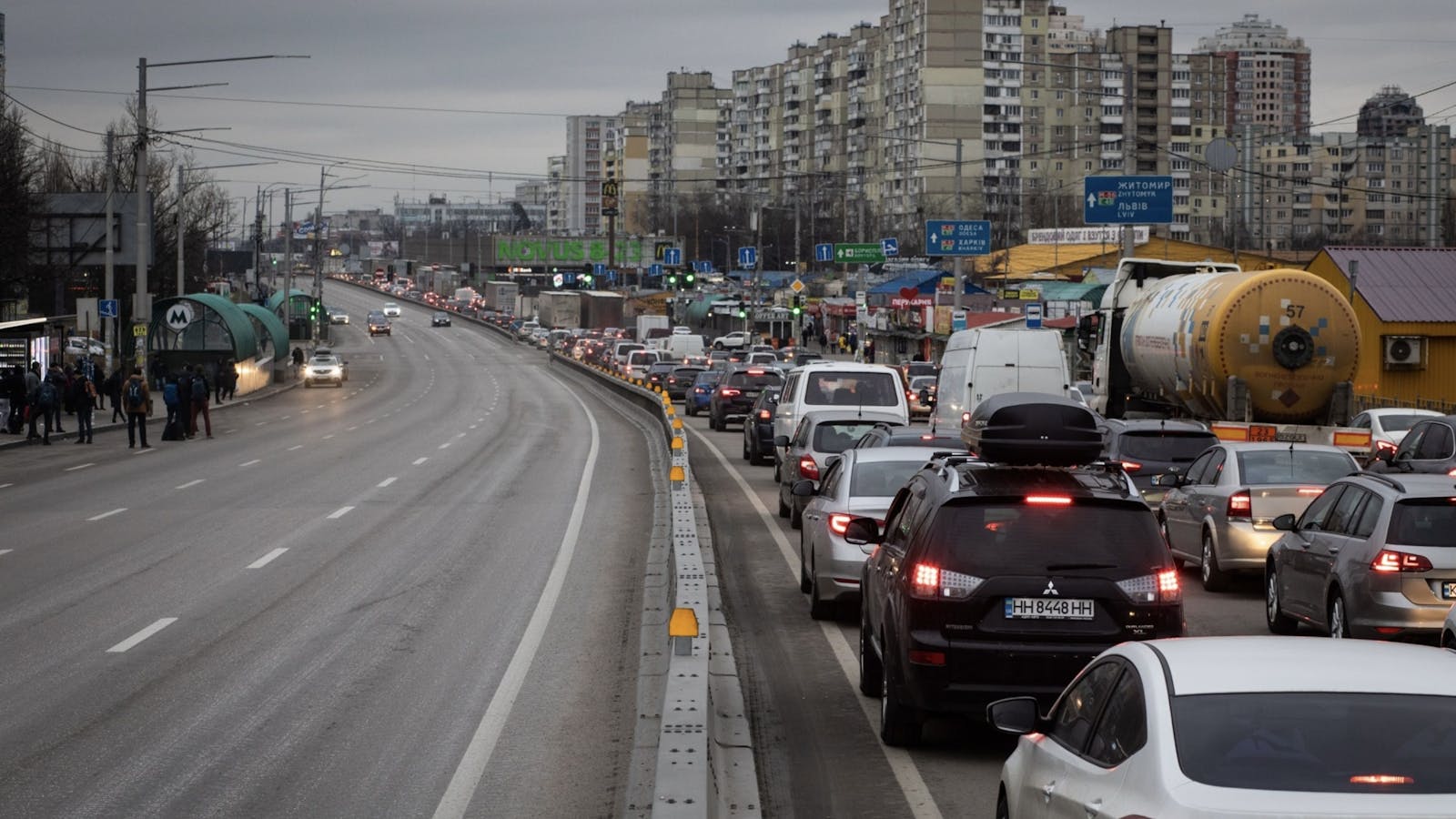 A traffic jam as people try to leave Kyiv, Ukraine today after Russia's attack. Photo by Bloomberg.