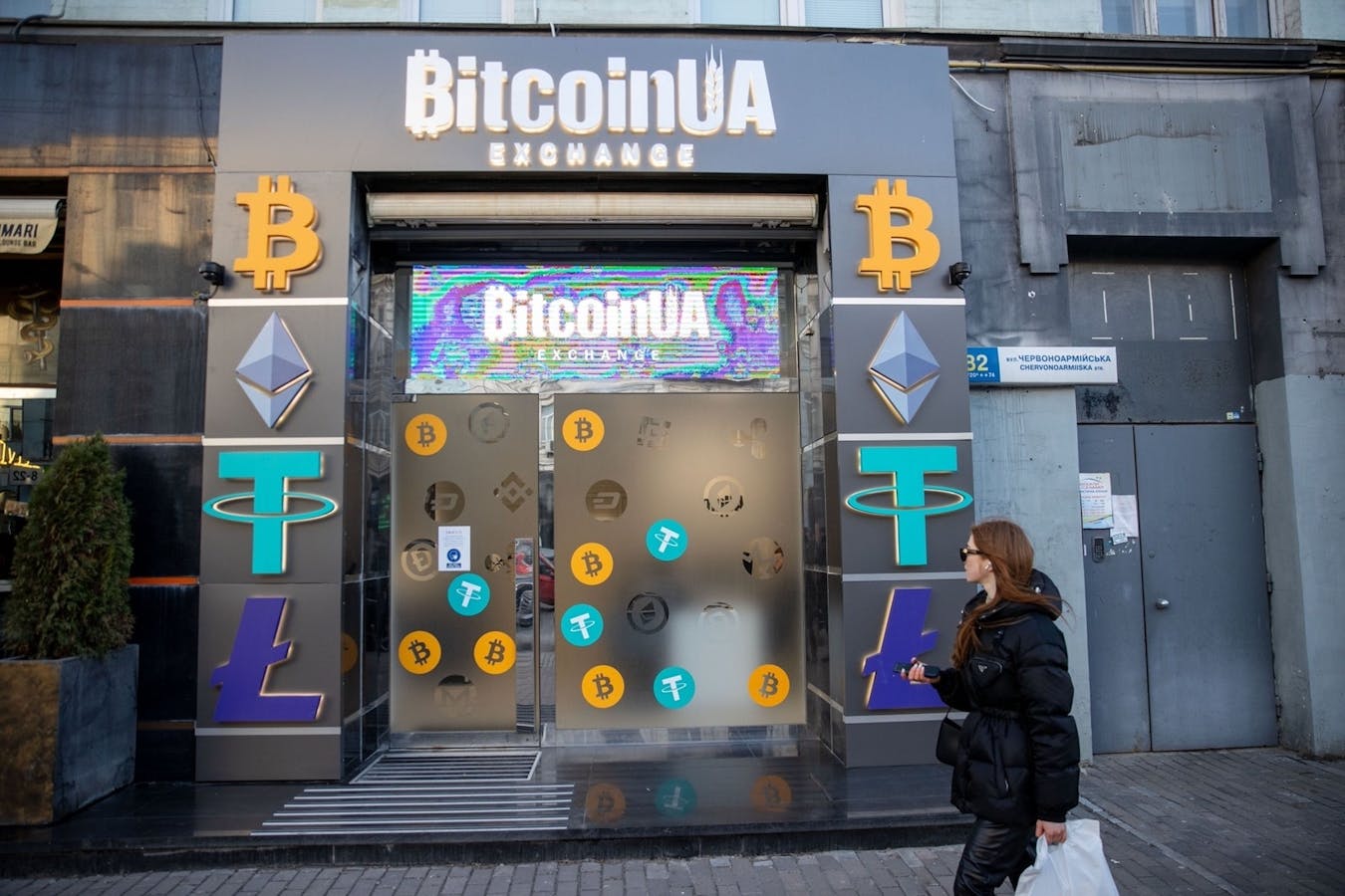 A Bitcoin cryptocurrency exchange store in Kyiv, Ukraine, on Tuesday, Feb. 15, 2022. Photo: Bloomberg