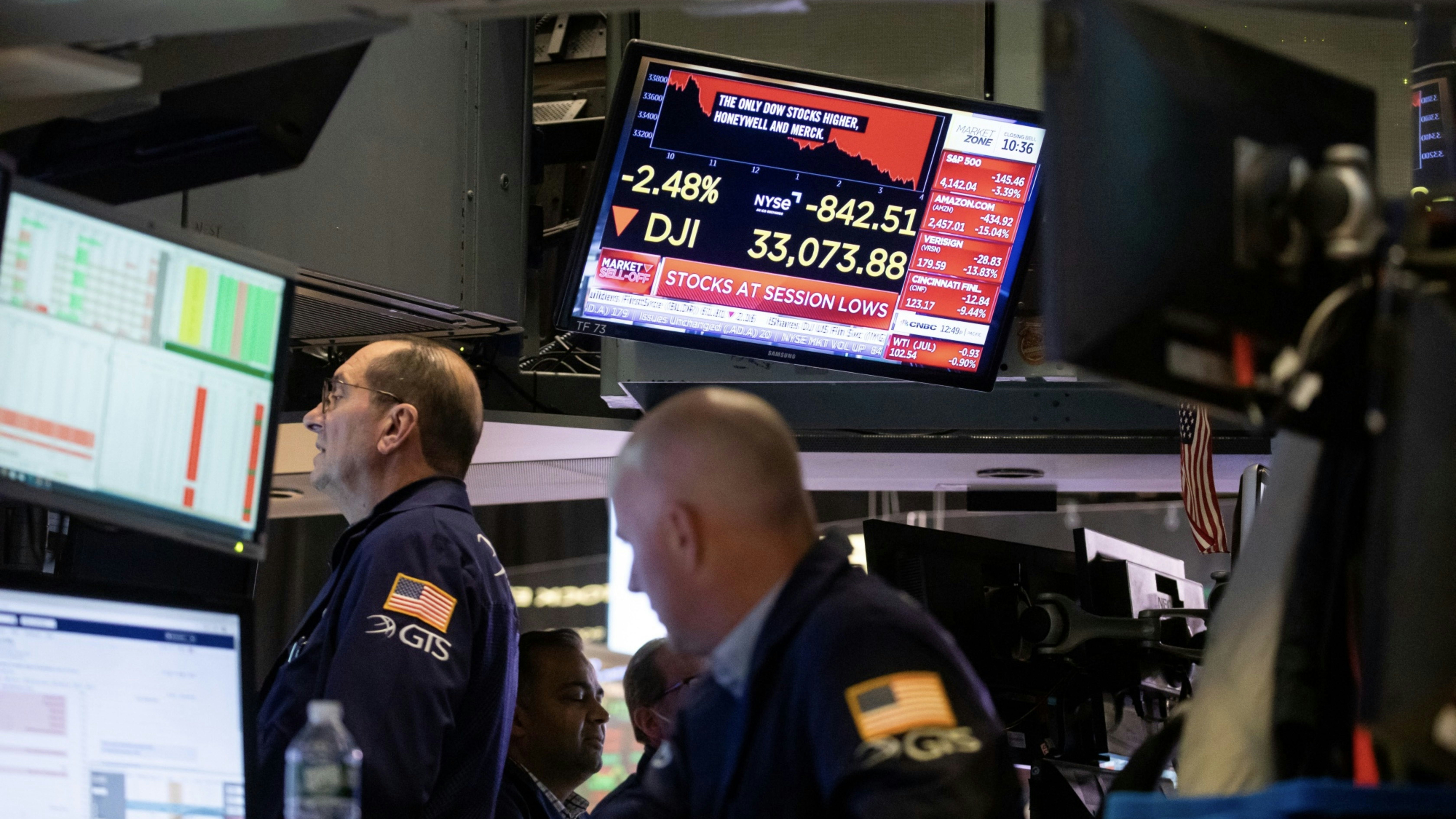 Traders on the floor of the New York Stock Exchange last month. Photo by Bloomberg.