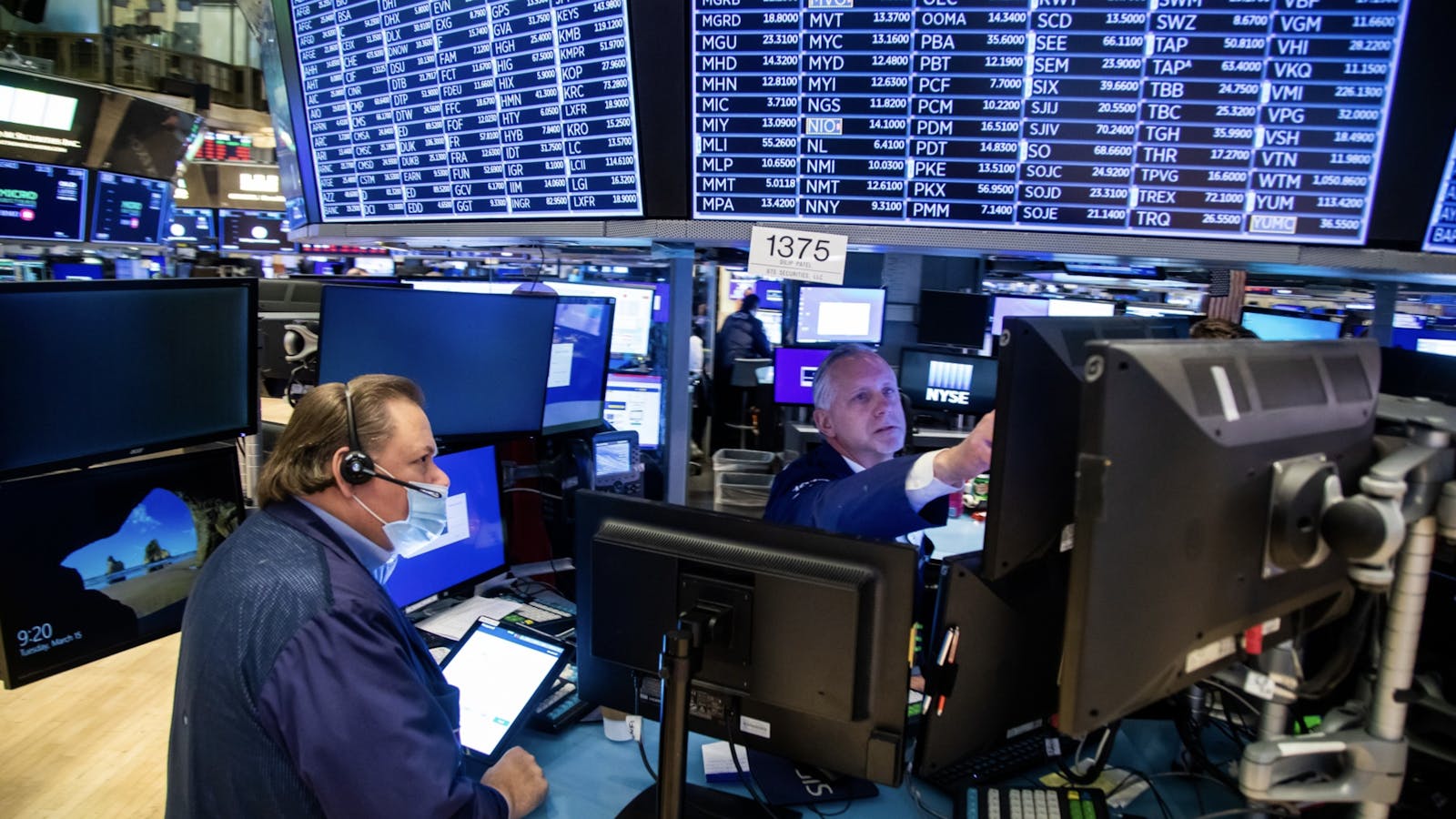 Traders on the floor of the New York Stock Exchange. Photo by Bloomberg.