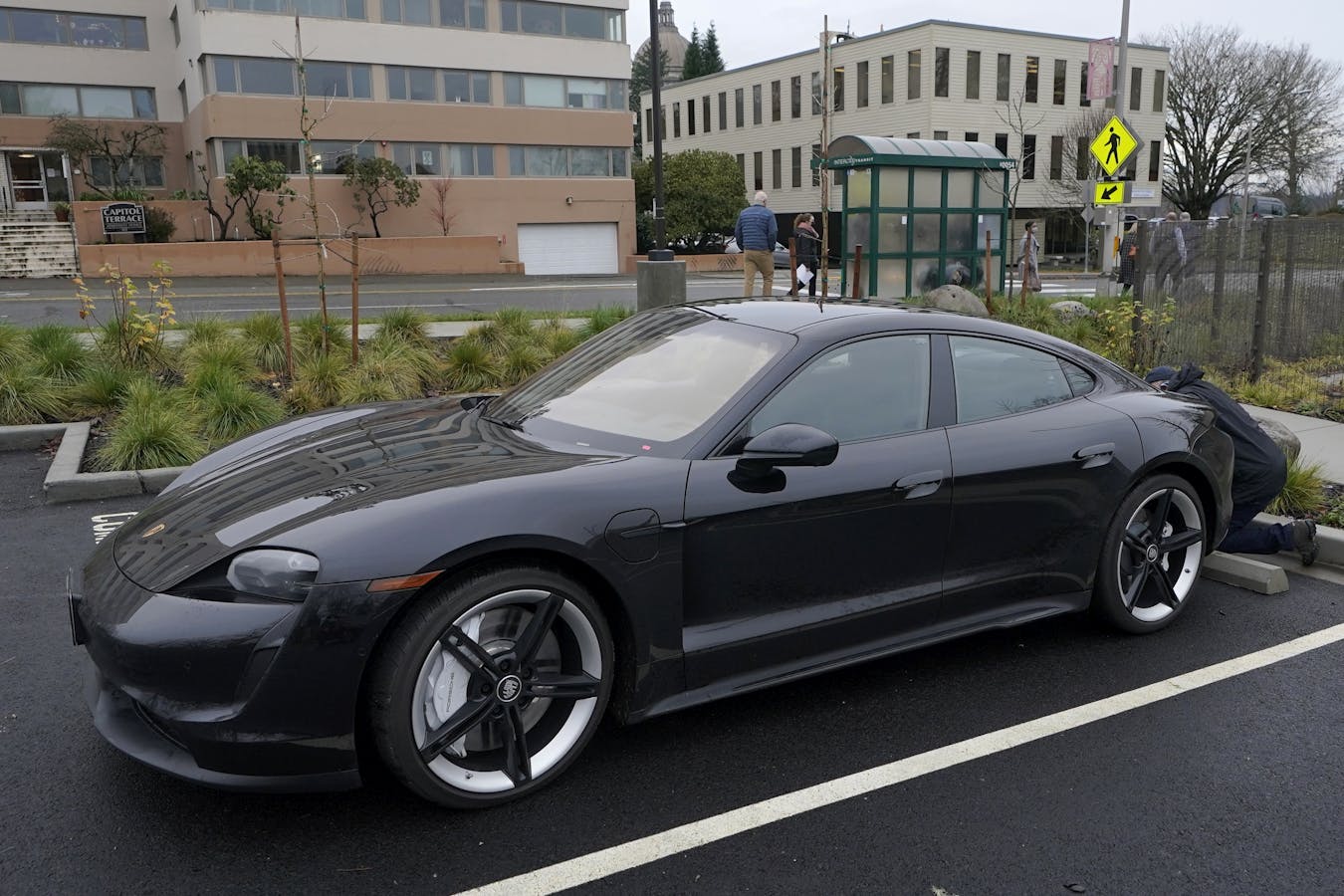 With a fully silicon anode, the Porsche Taycan would get about 270 miles on a charge, up from 225 without one. Photo: Ted S. Warren/AP 