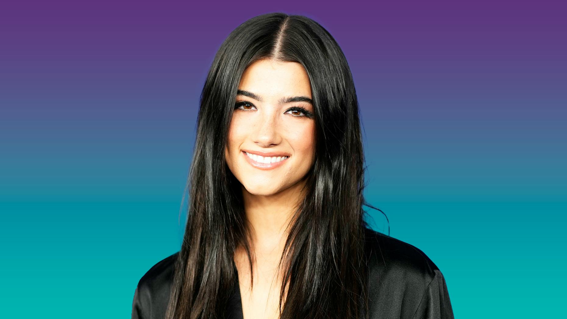 Who’s Headed to VidCon; Facebook Extends Fee-Free Creator Tools