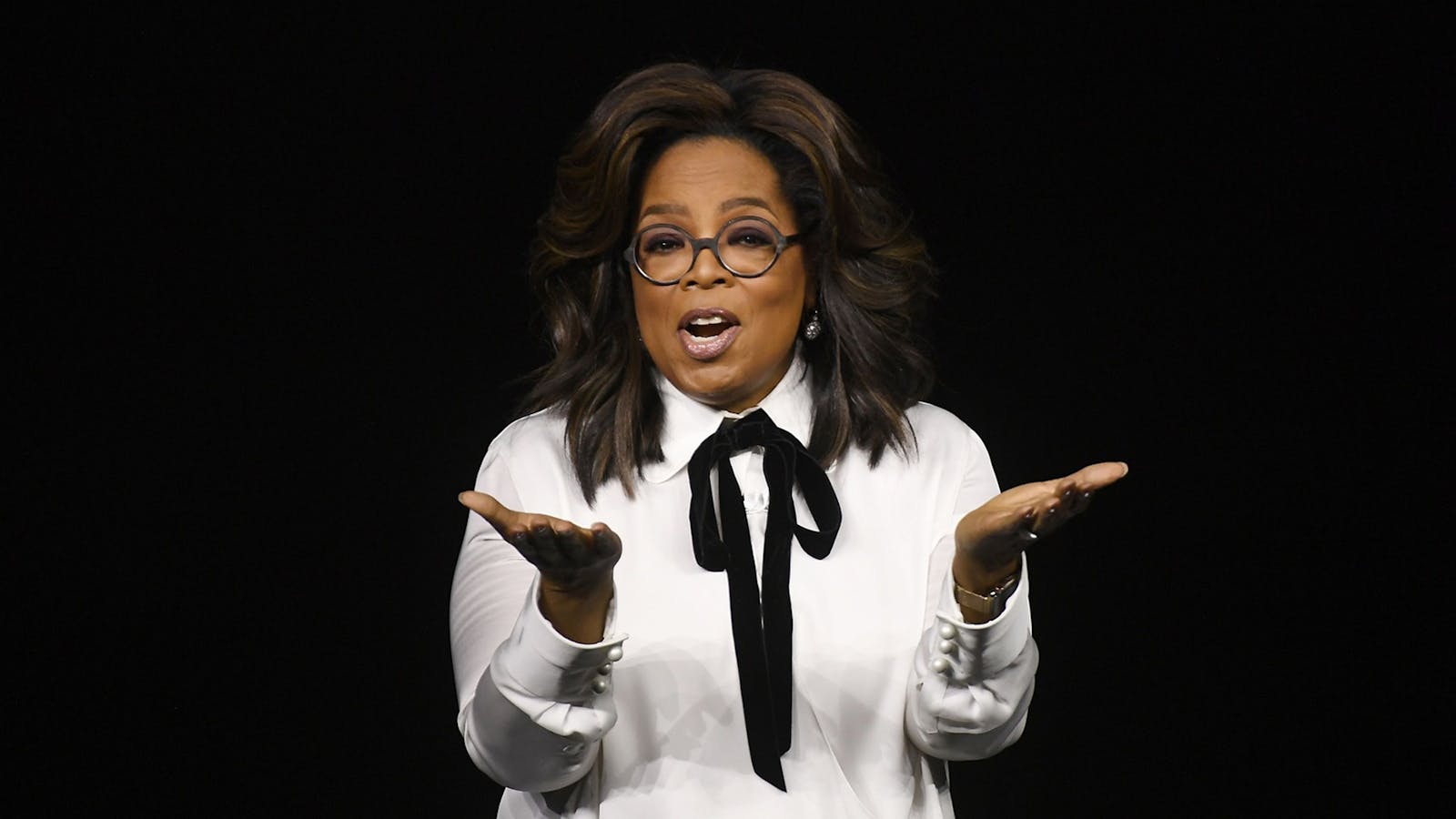 Elon Musk considered Oprah Winfrey for Twitter's board, messages show. Photo by Bloomberg.