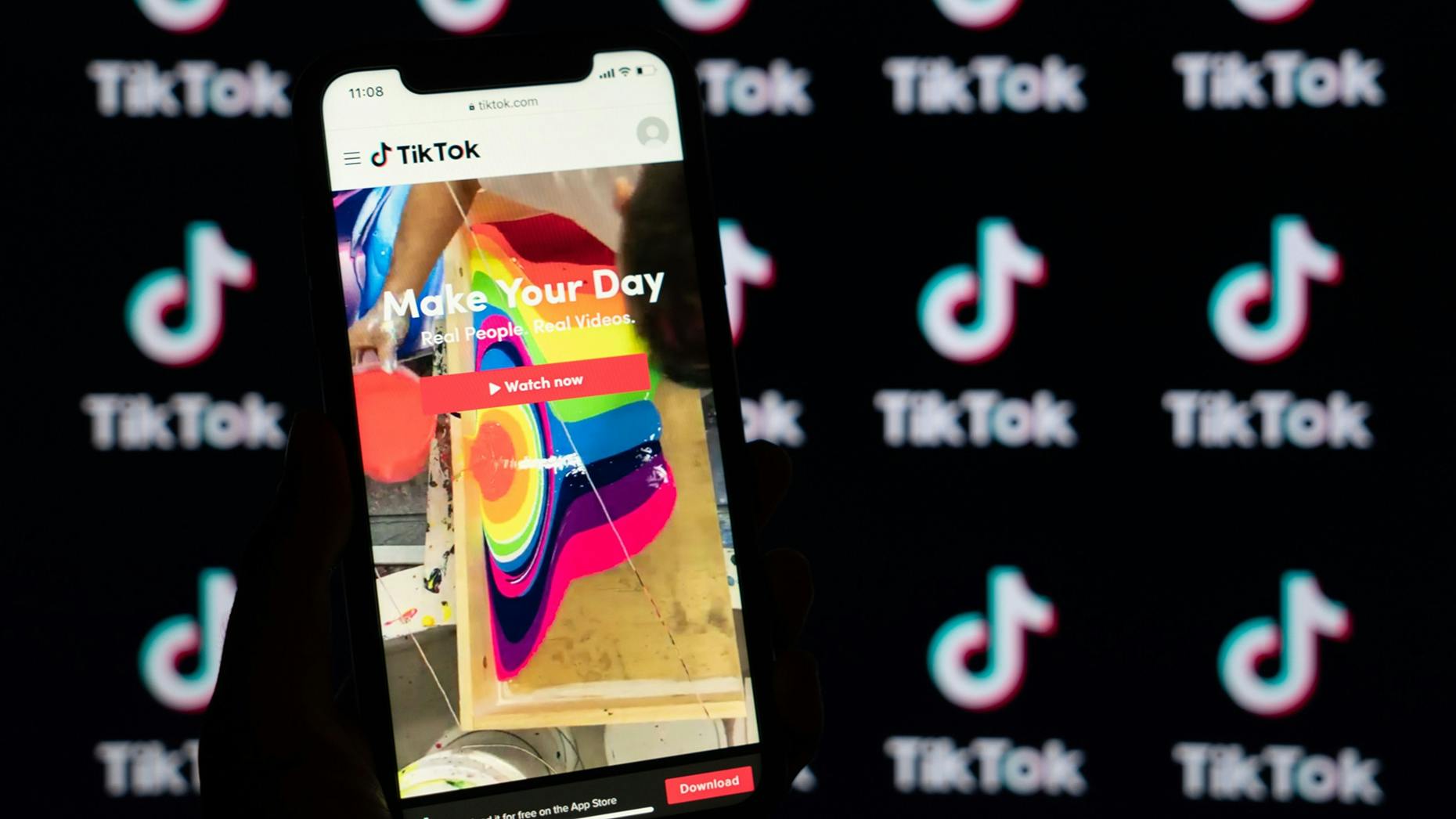TikTok Moves Into Hallowed Instagram Ground; Q&A with a ‘Bathroom Influencer’