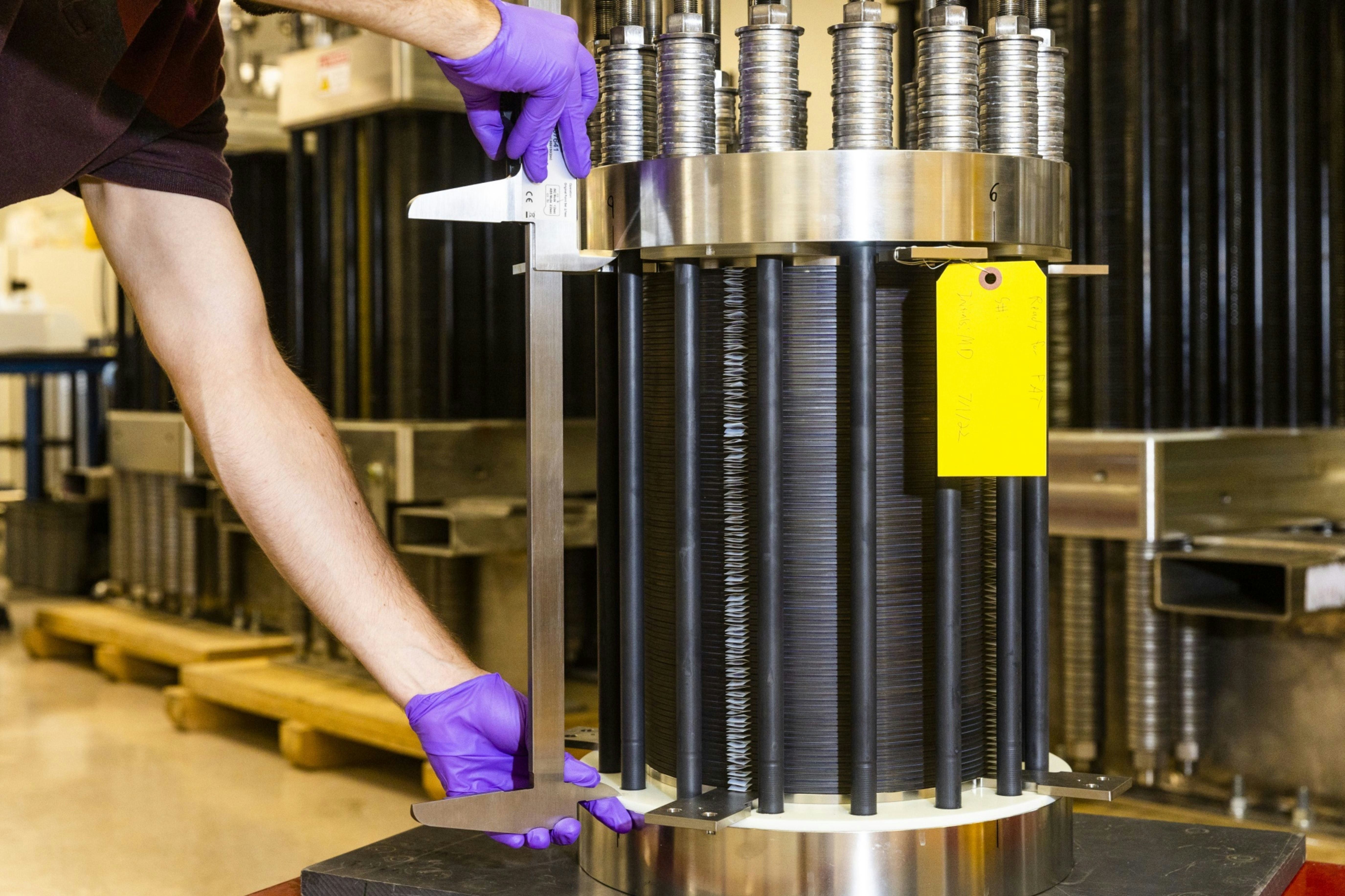 To make green hydrogen, electricity is applied to water in an electrolyzer. Photo: Adam Glanzman/Bloomberg