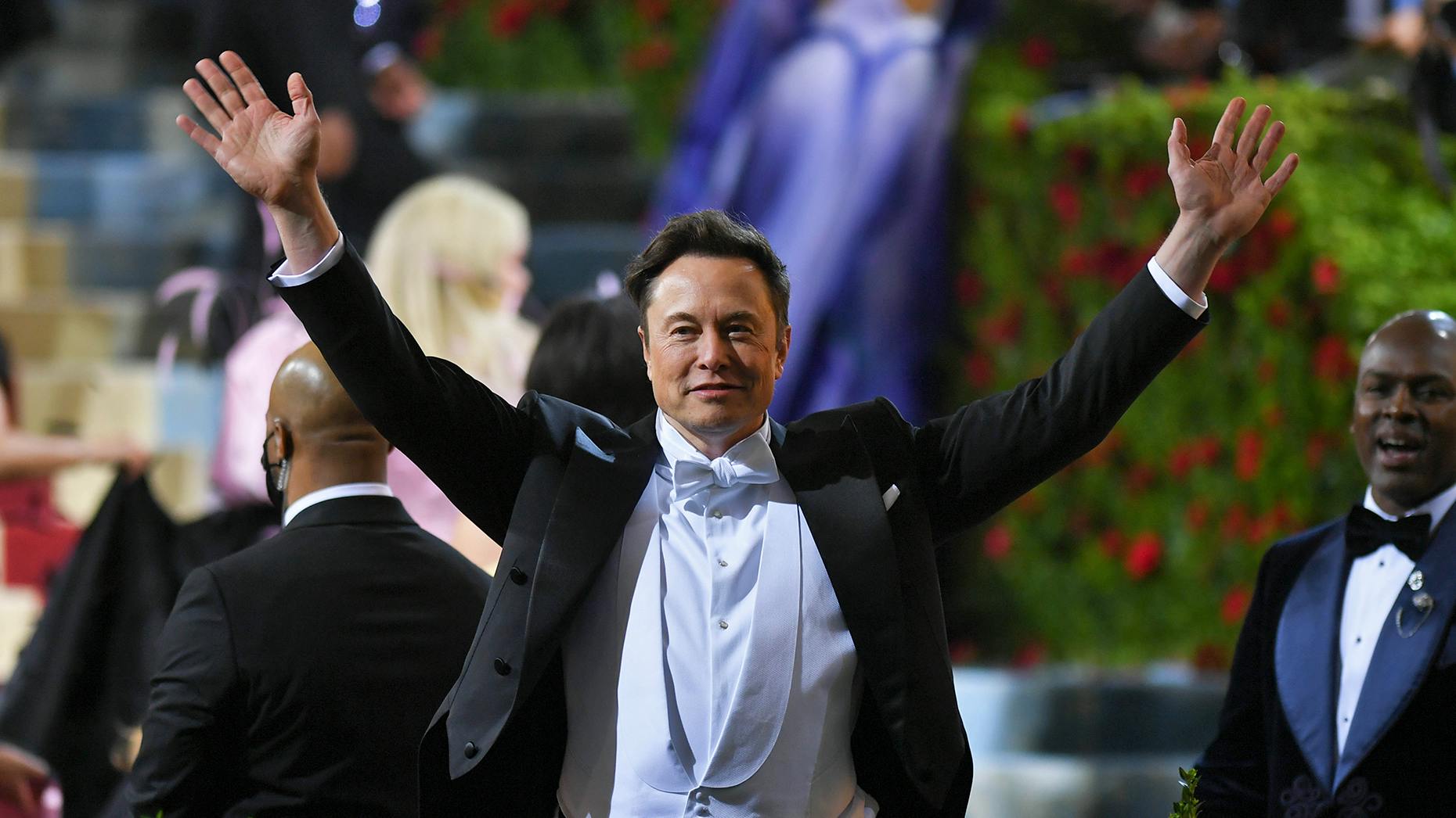 Musk’s Management of Twitter May Catch Meta’s and Alphabet’s Attention