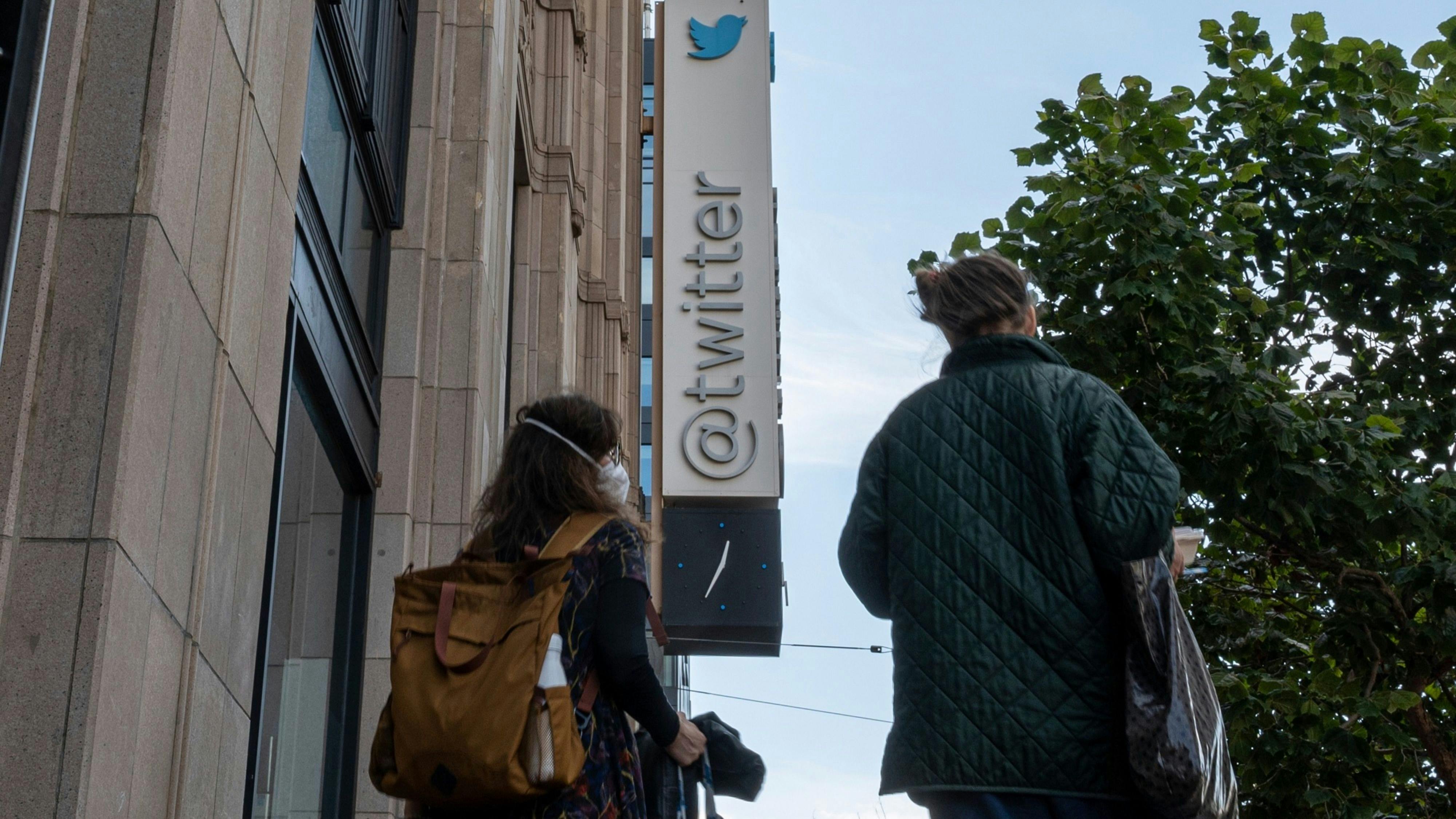 Twitter Plans to Fire Employees by Email