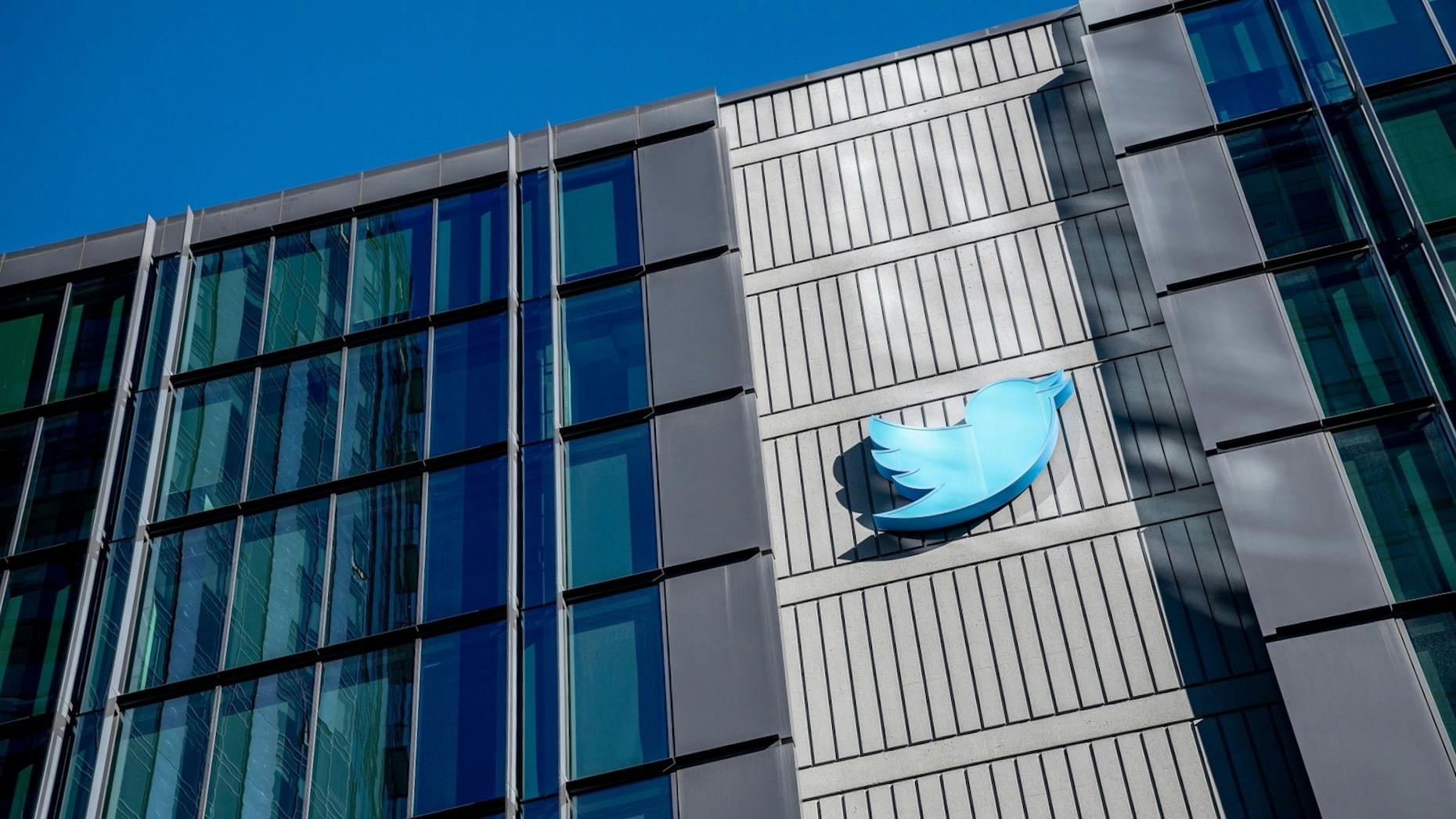 Twitter Manager: Daily Revenue Has Dropped 40%, 500 Top Advertisers Have Left
